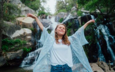 Lewis Creek Trail Portraits Session // Emily at Corlieu Falls